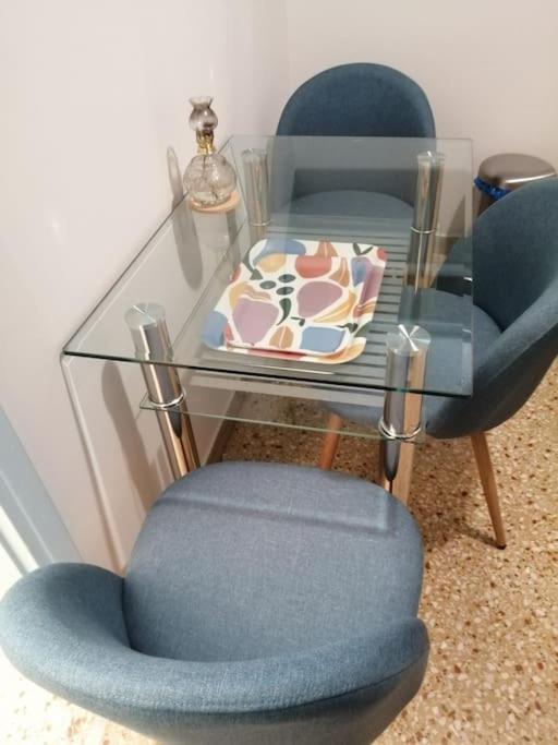 Appartamento Ανακαινισμένο 8 Λεπτά Από Το Μετρό. Atene Esterno foto