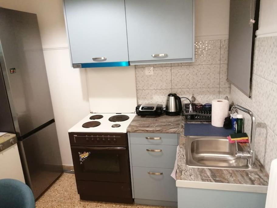 Appartamento Ανακαινισμένο 8 Λεπτά Από Το Μετρό. Atene Esterno foto
